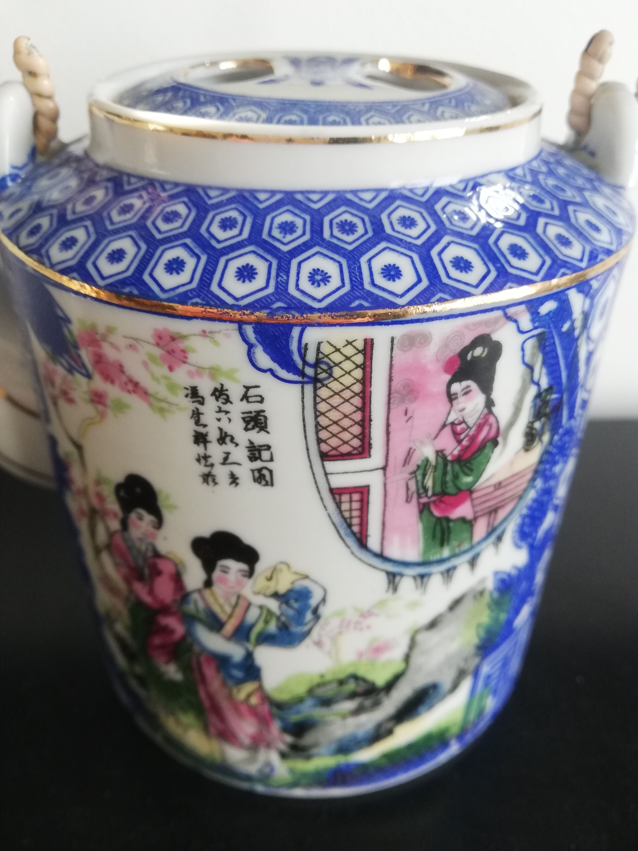 Old Teapot porcelain white and blue china