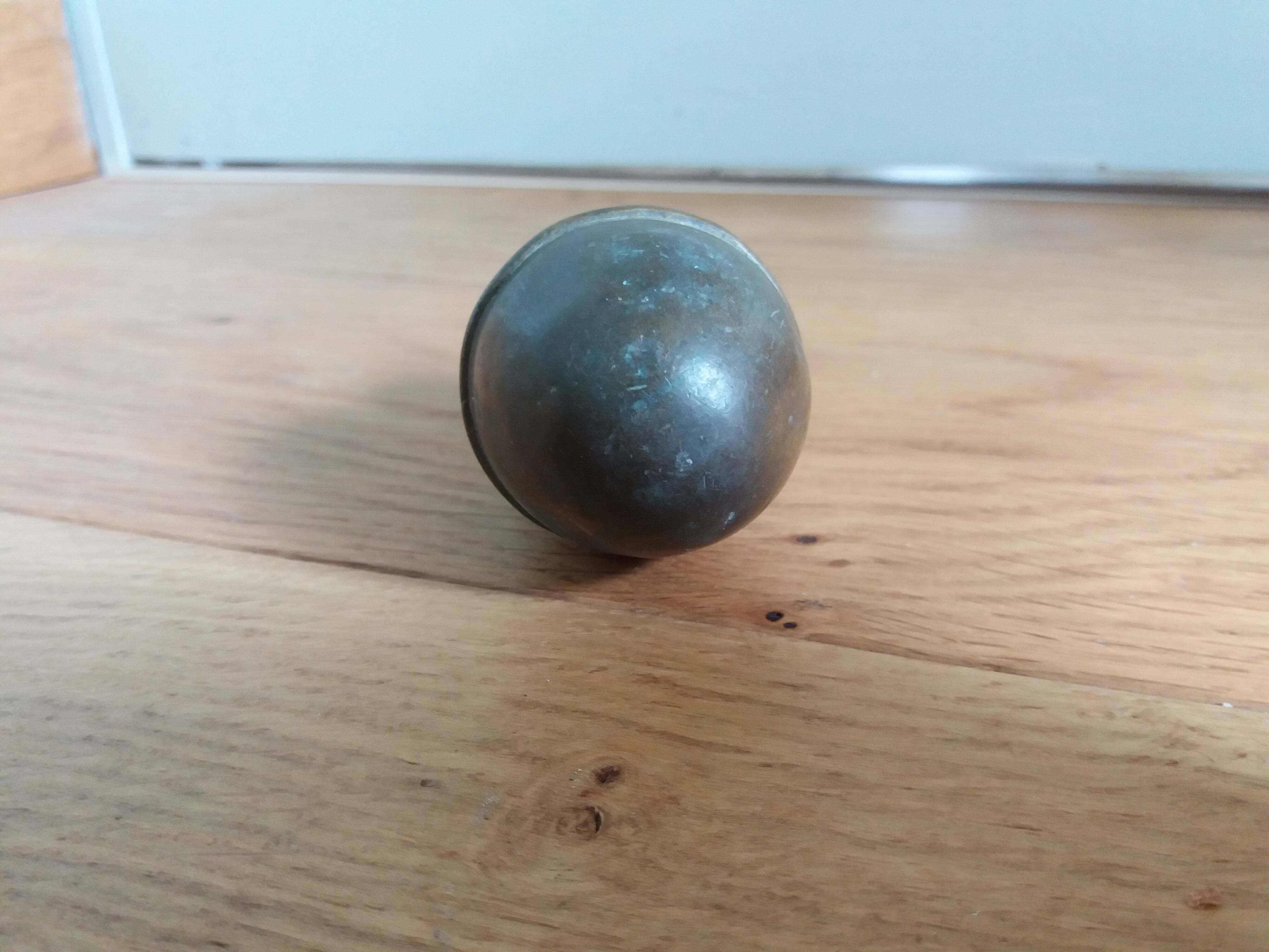 Stair or chenet ball shaped acorn