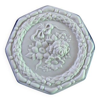 Porcelain biscuit box