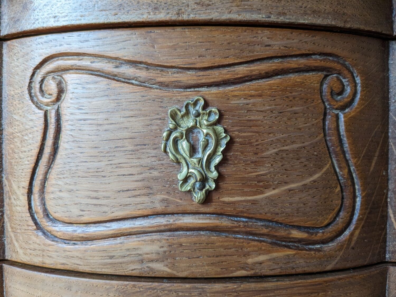 Louis XV style crossbow chest of drawers