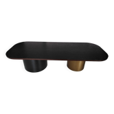 Oval coffee table with cylinder legs