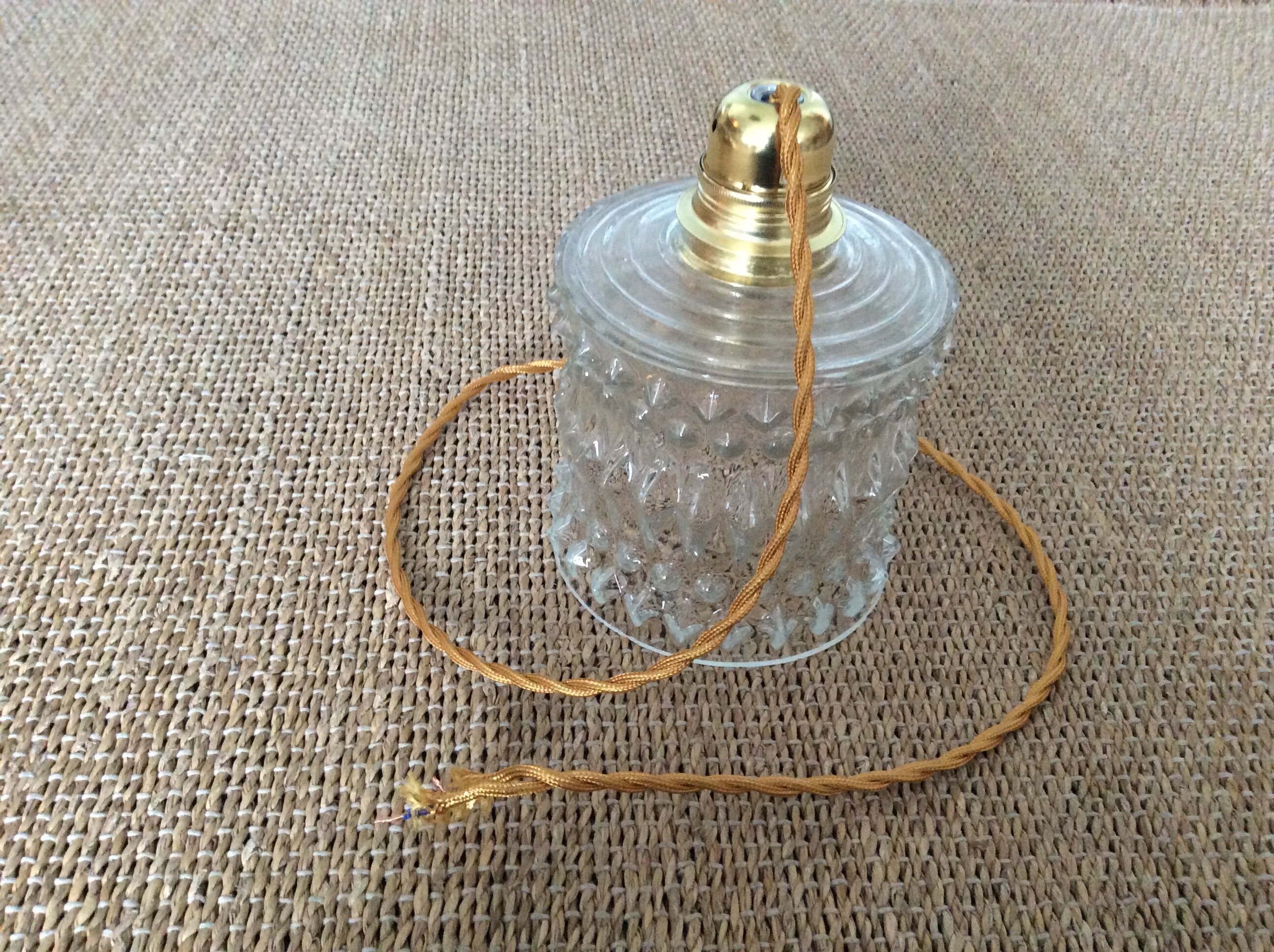 Glass globe suspension