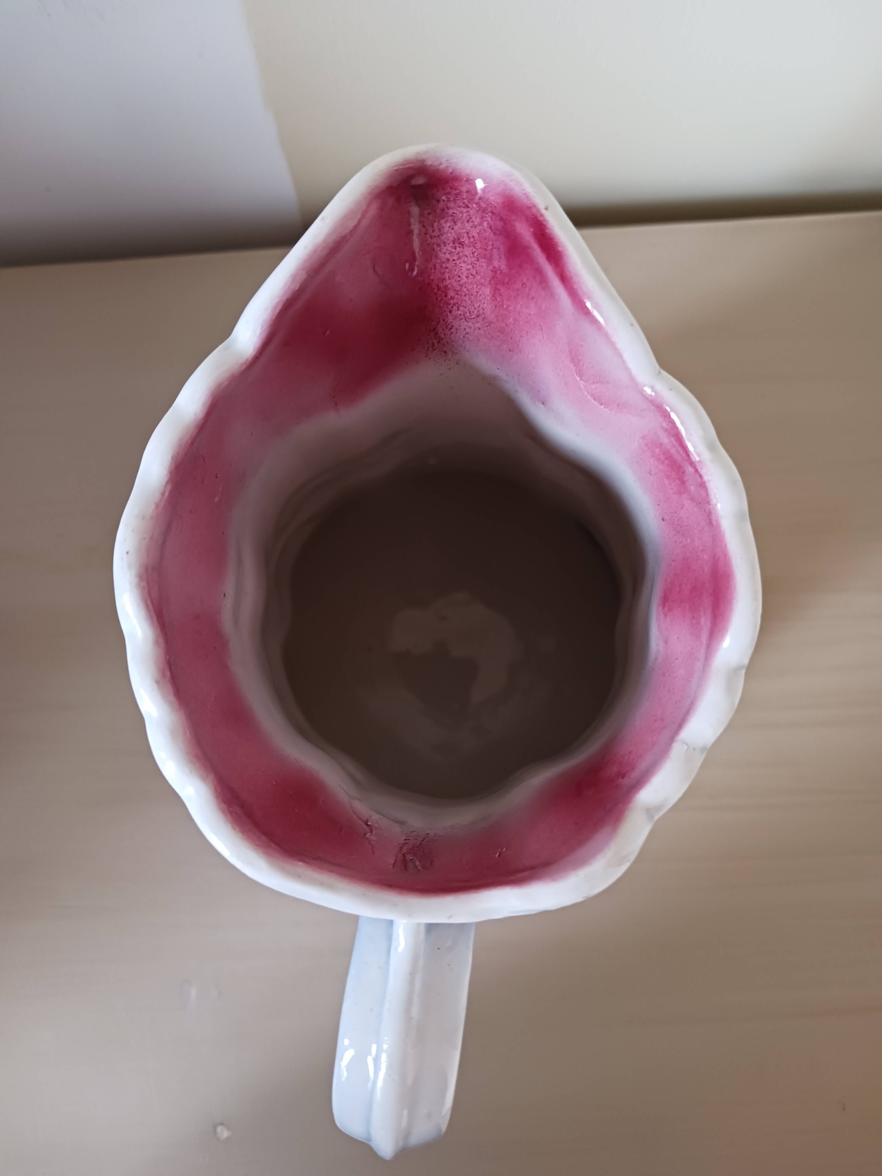 Antique pitcher in slipware, St-Clément.