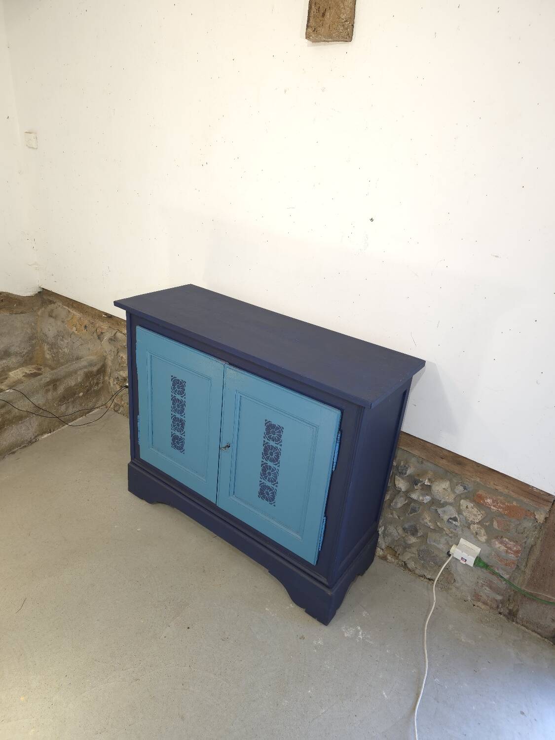 2-door wooden sideboard, 1930