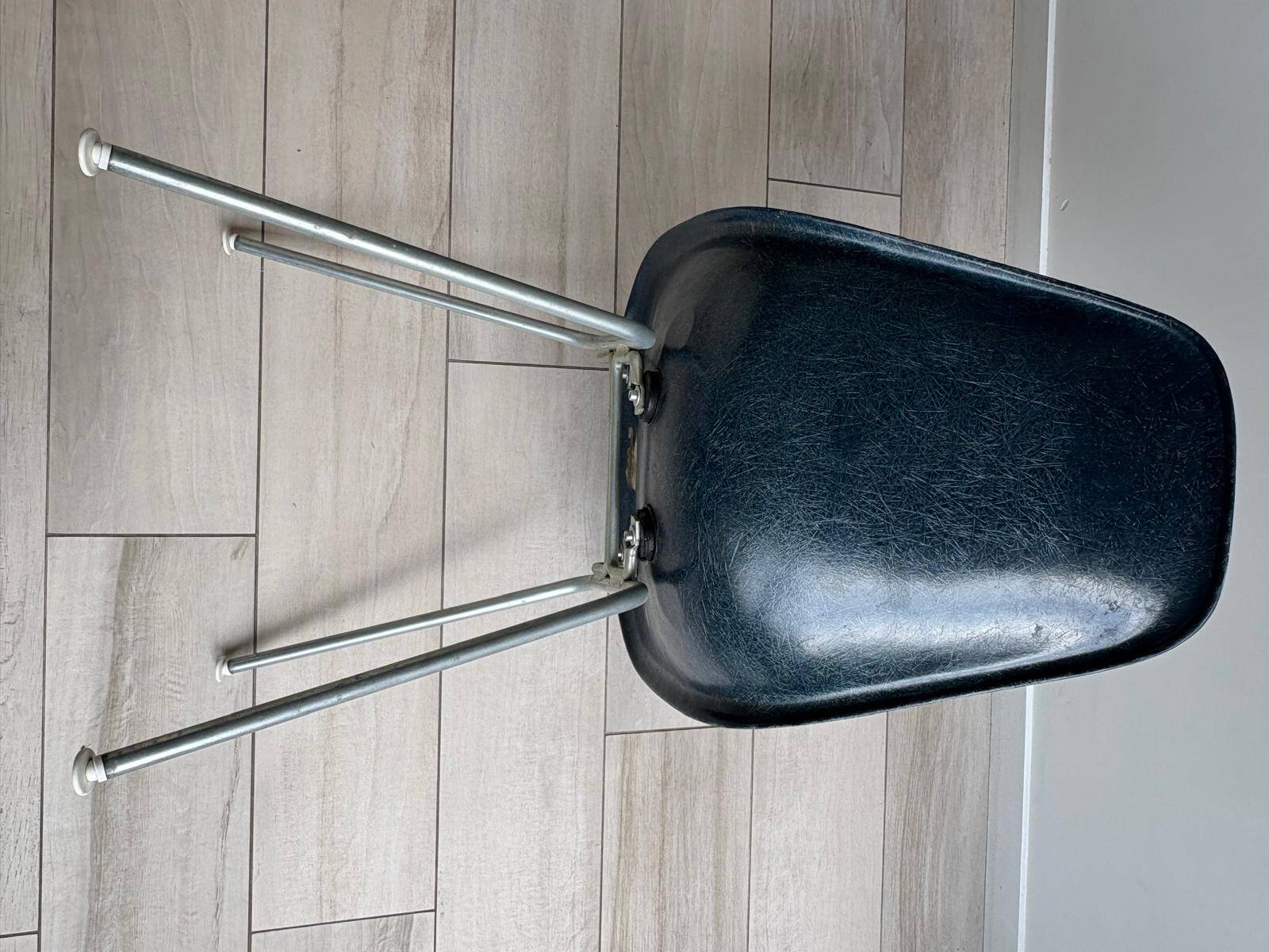 Set of 5 original Eames DSX fiberglass chairs