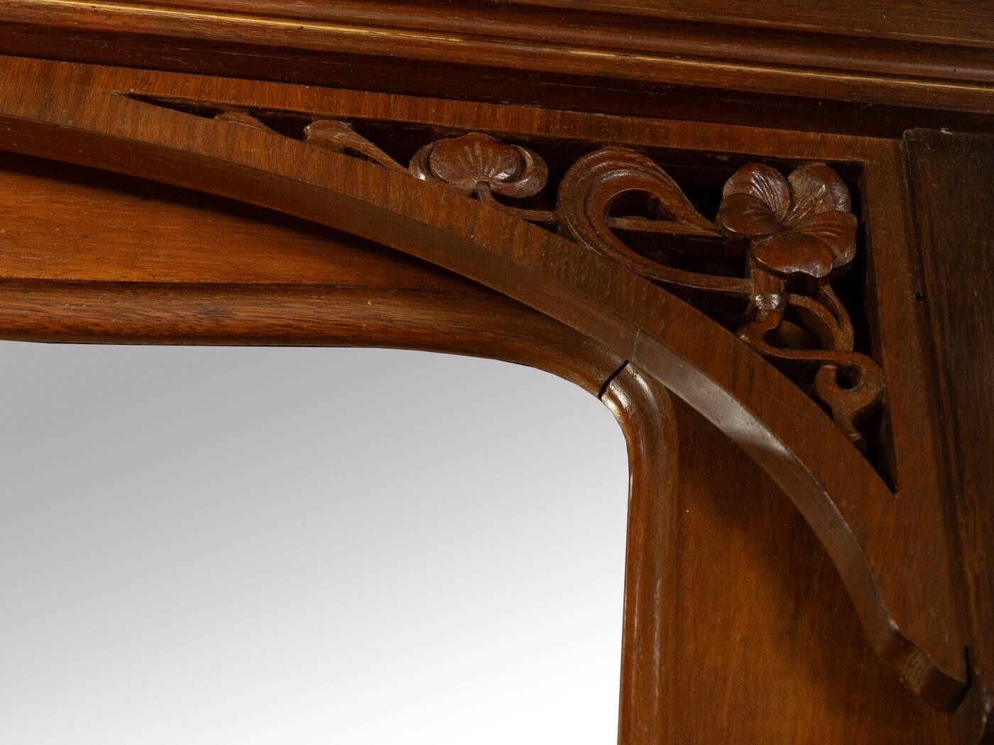 Antique mirror wardrobe from the early 1900s in Art Nouveau style