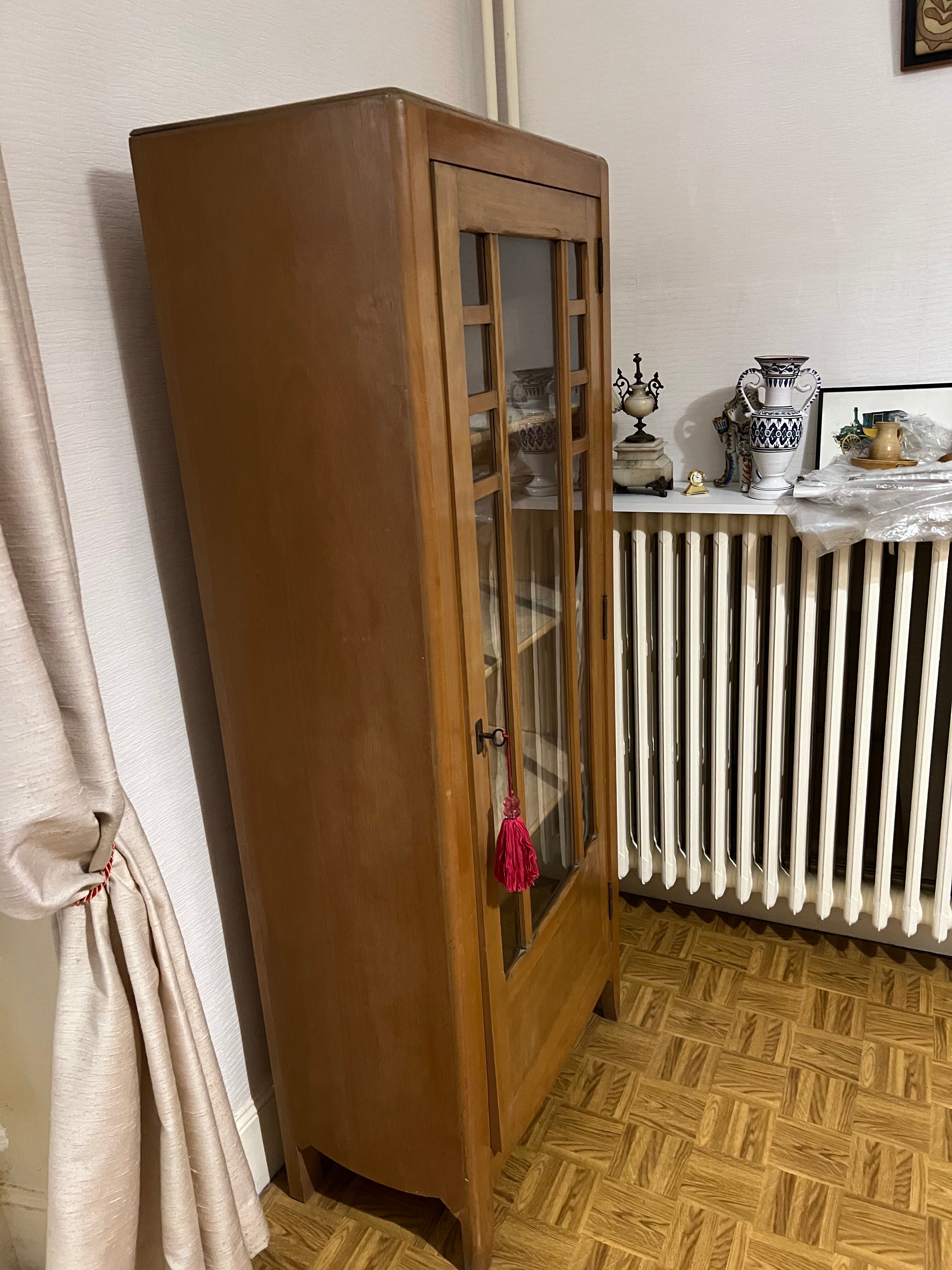 Showcase cabinet year 50s