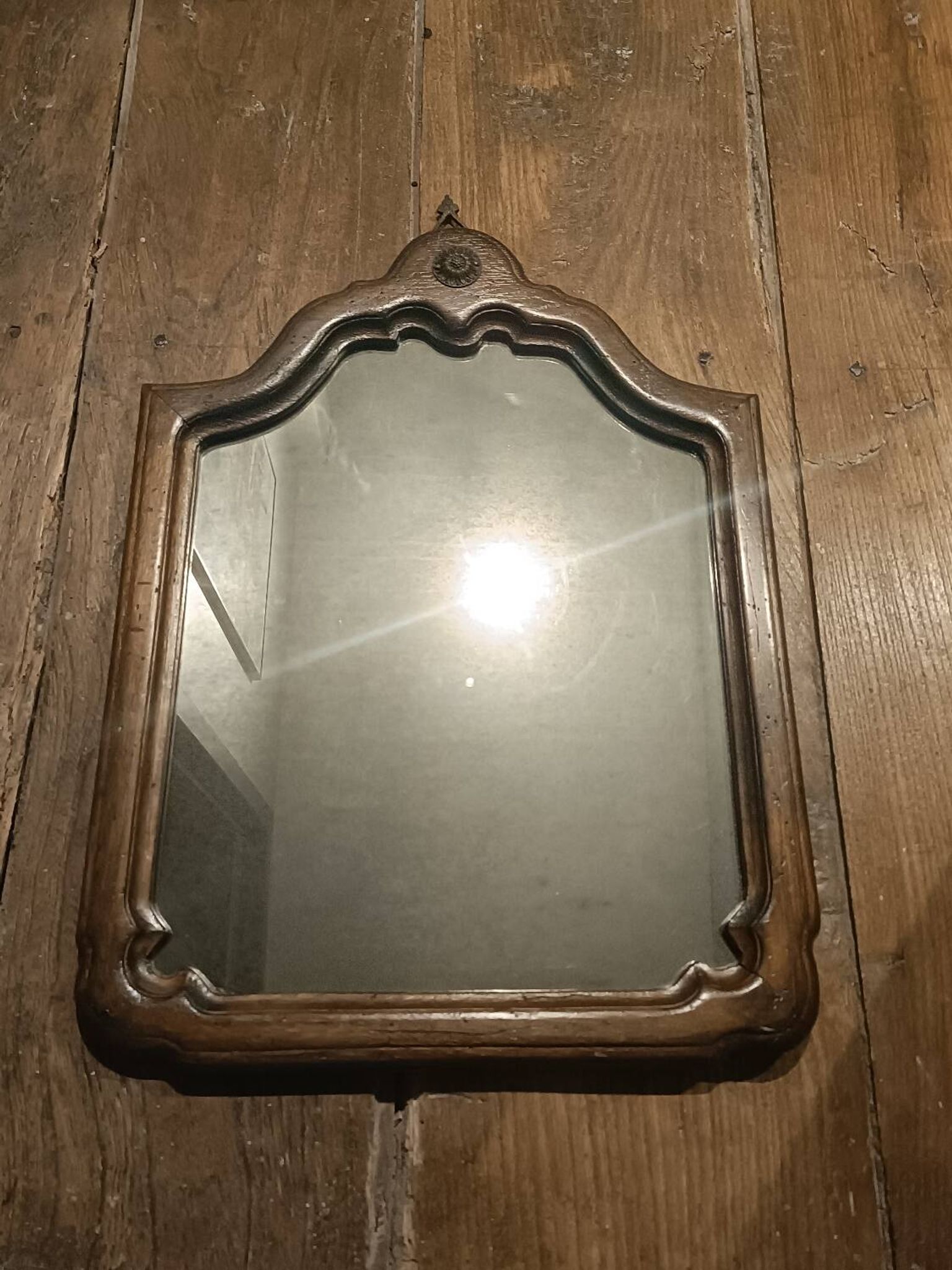 Miroir chantourné ancien, bois et bronze