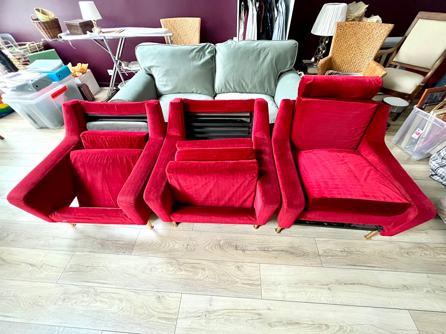 Set of 3 airborne velvet red armchairs