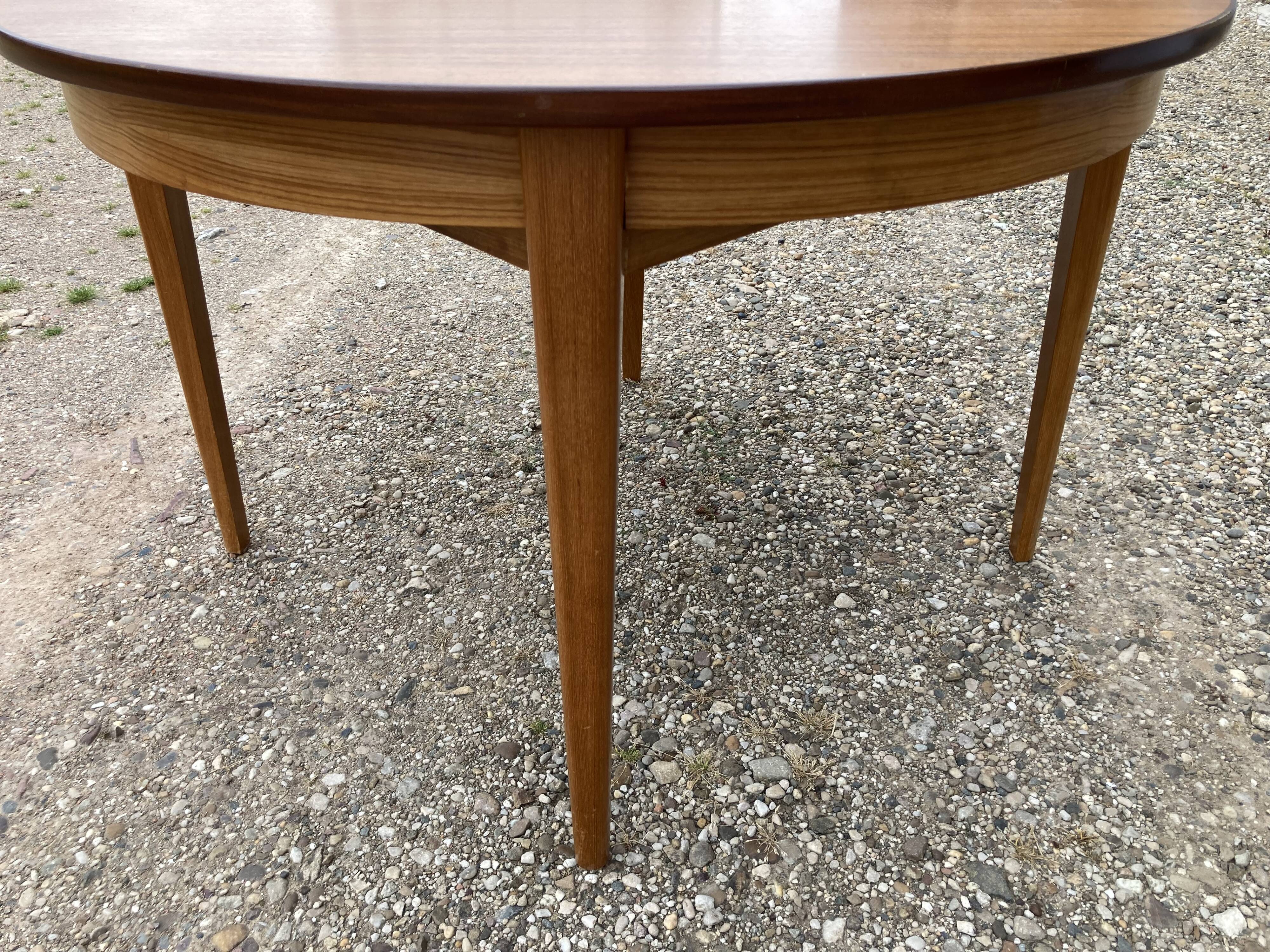 Scandinavian round table with extension