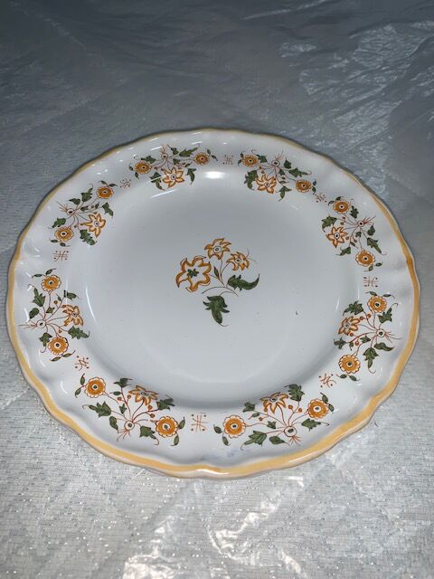 Trench tureen and its 2 plates