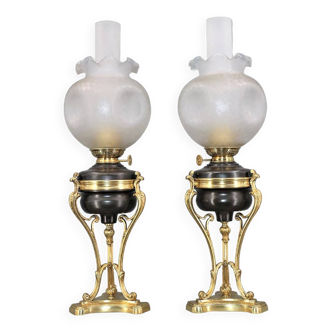 Paire de lampes bouillotte à pétrole & globe en pâte de verre poli Napoléon lll