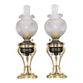 Pair of kerosene hot water bottle lamps & globe in polished glass paste Napoleon lll