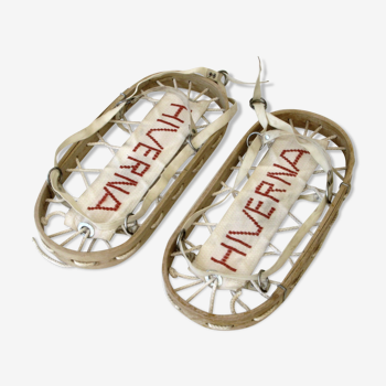 Pair of snowshoes wood - v