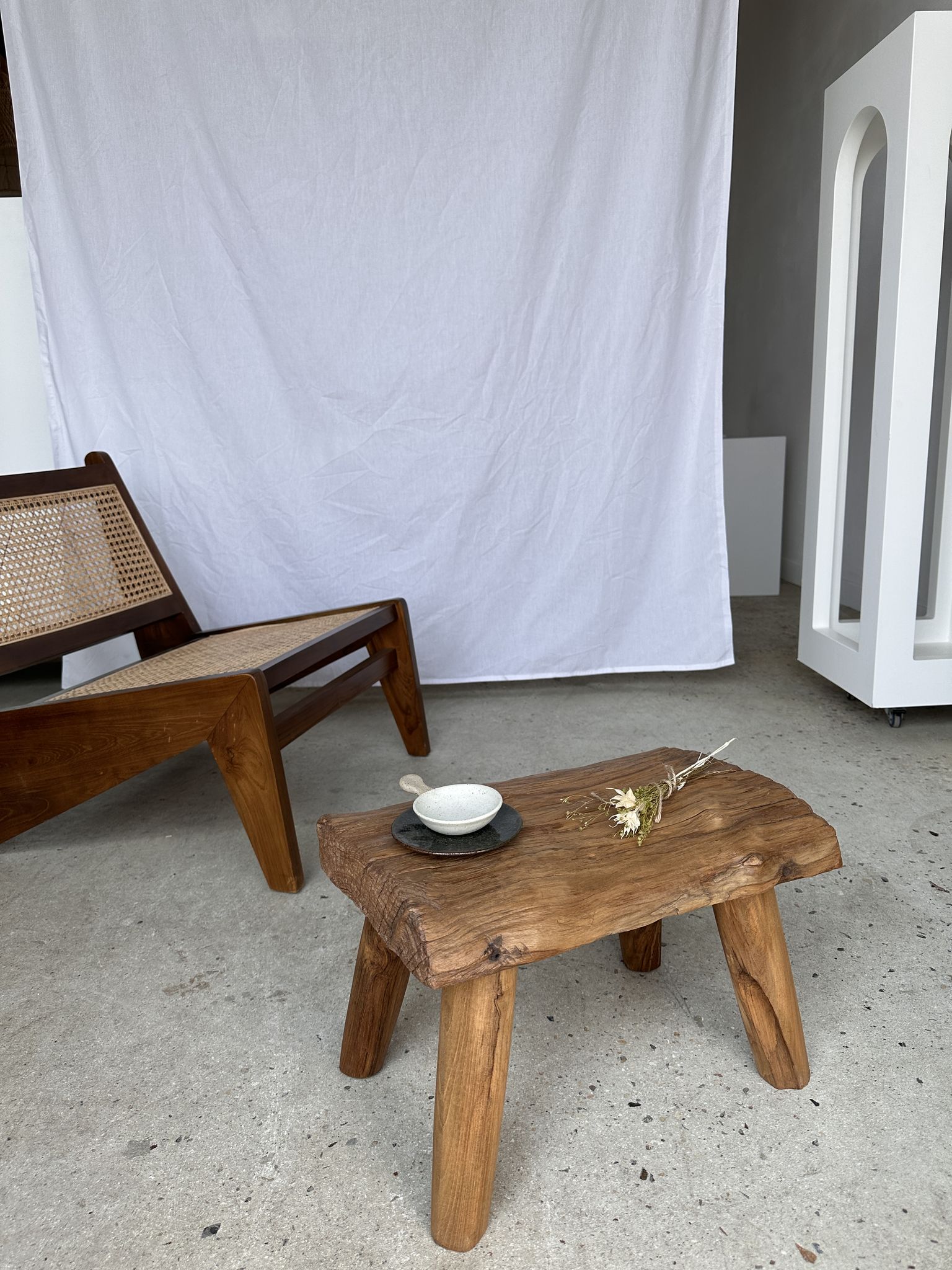 Table d'appoint ou tabouret en teck blond quadripode H:30 L43 l27