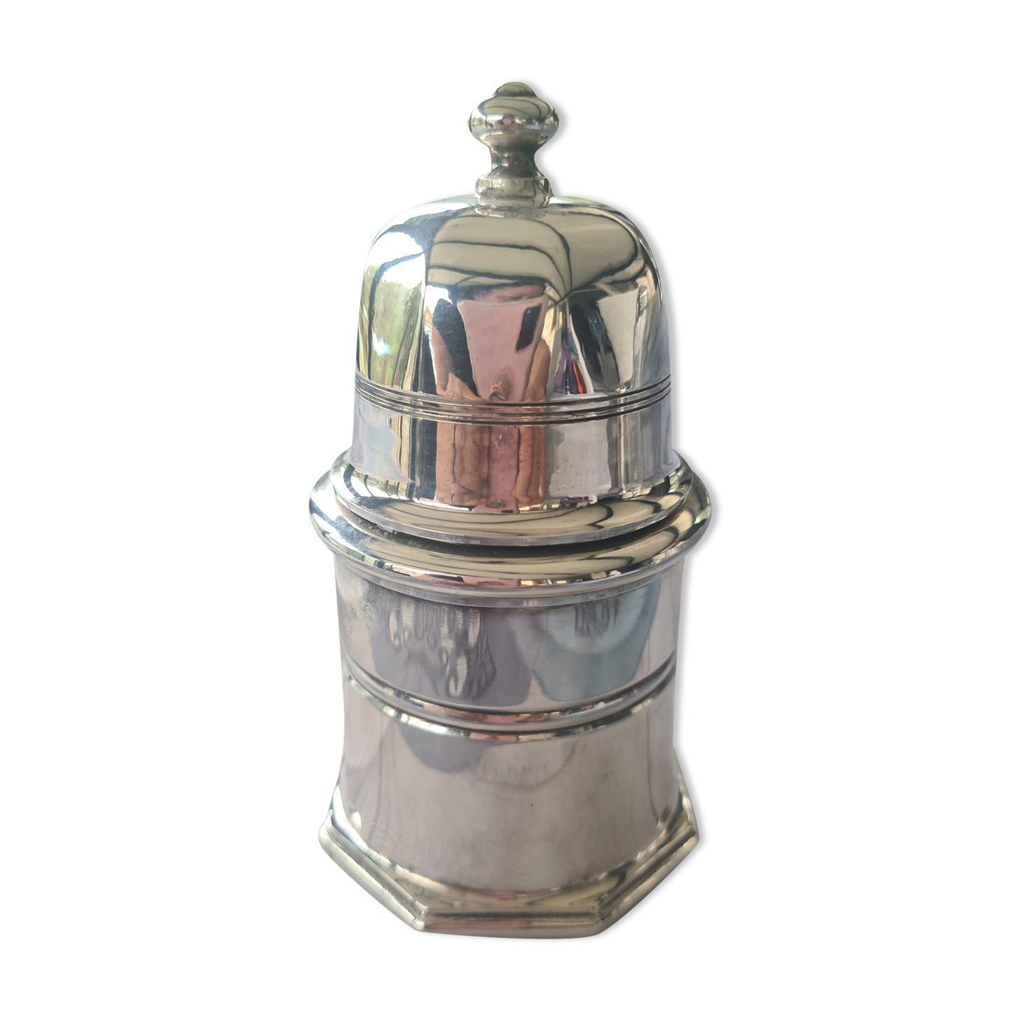 Table container from Christofle in silver-plated metal.