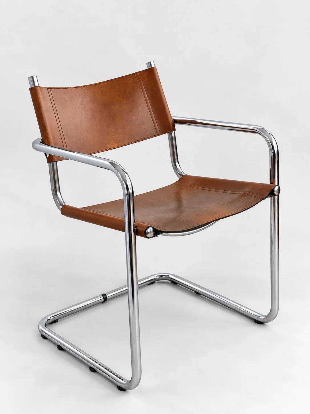 Bauhaus cantilever chair, cognac leather and chrome.