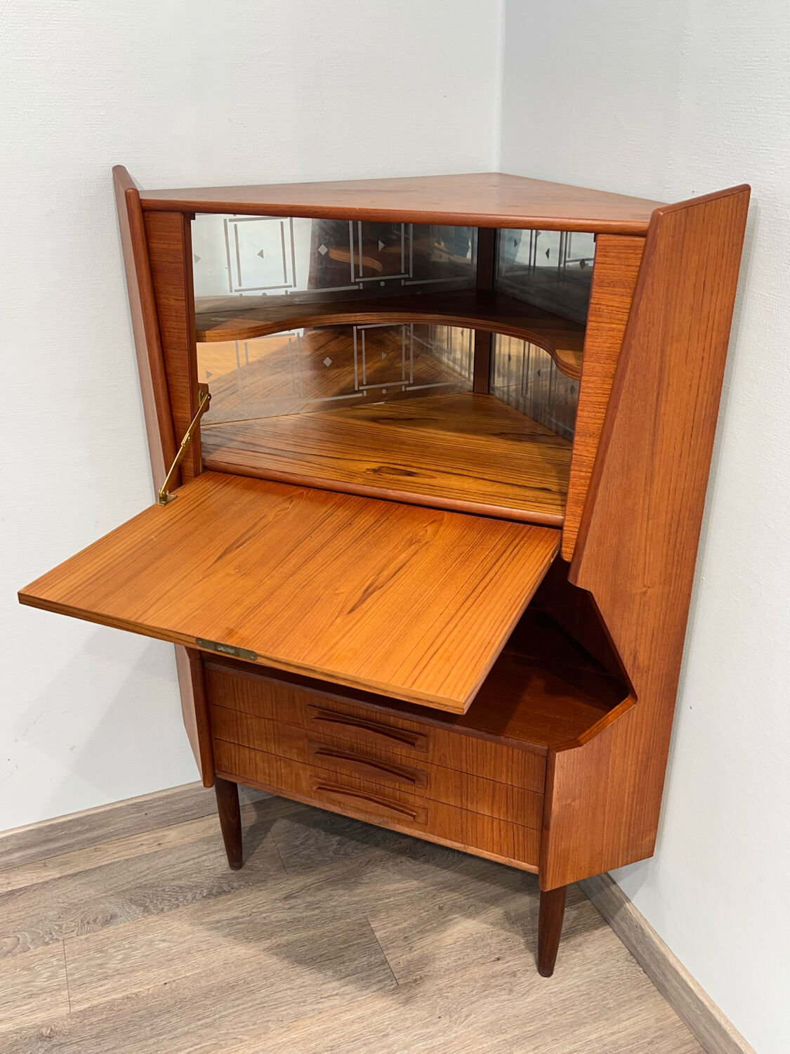 Scandinavian corner unit in teak, Danish design