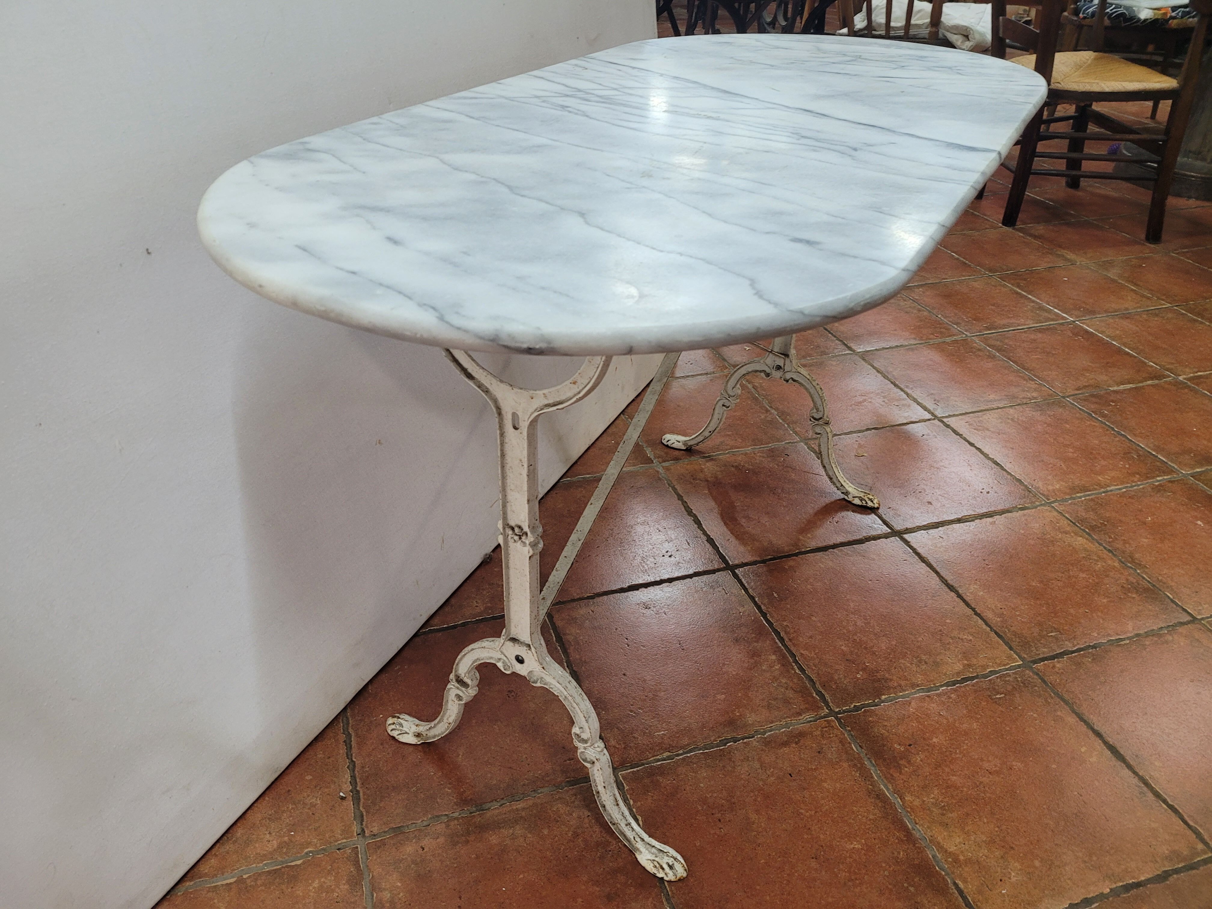 Table de bistrot dessus marbre