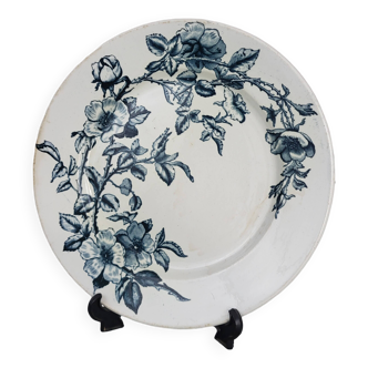 Creil & Montereau earthenware dish, Rosa model, 19th century