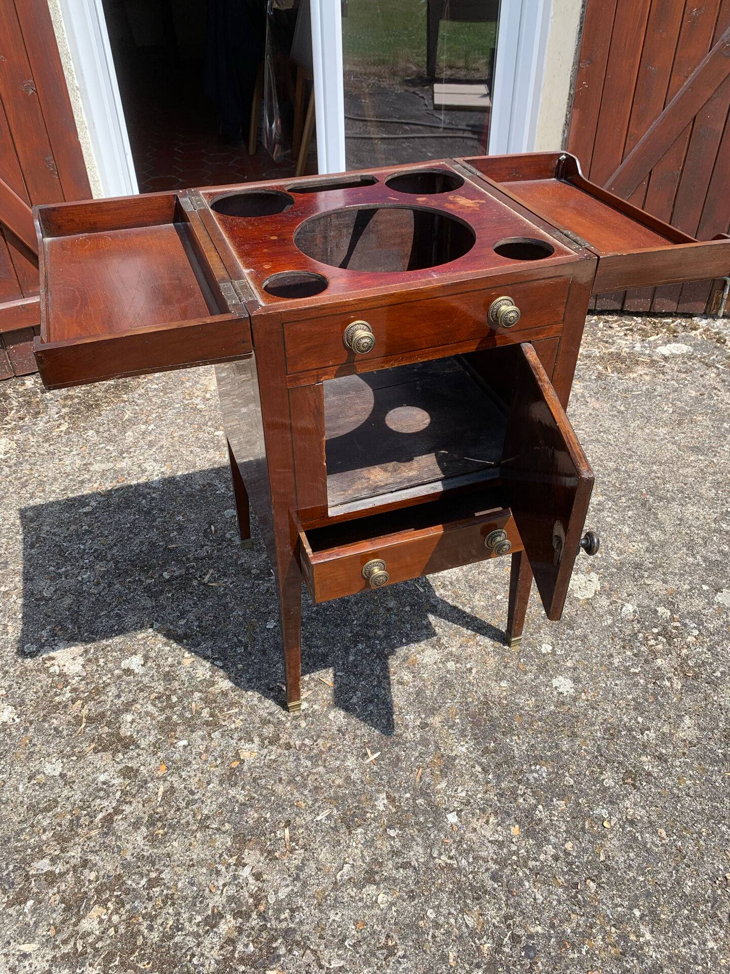 Antique Georgian mahogany washstand