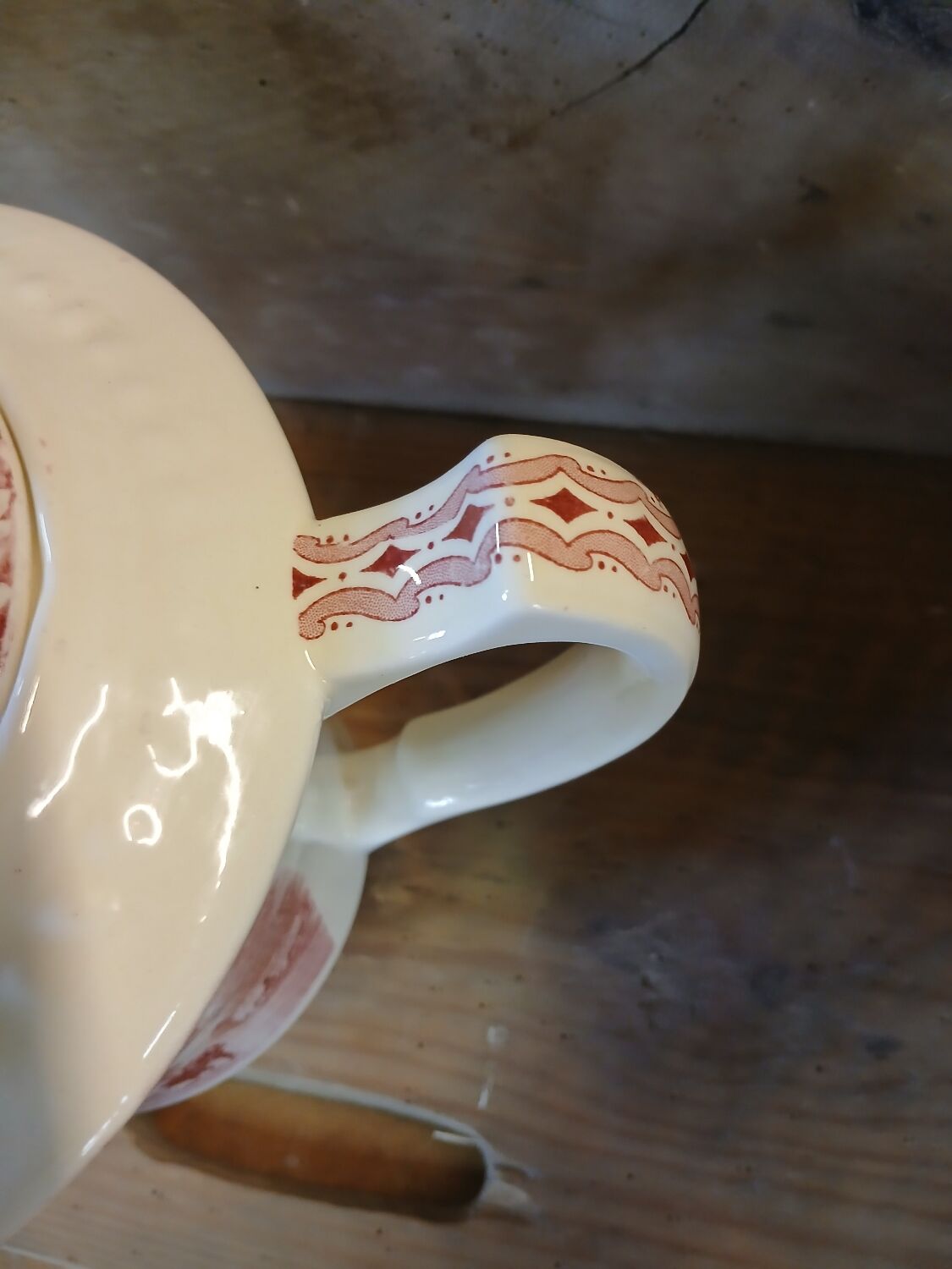 Antique coffee pot in Maastricht faience.