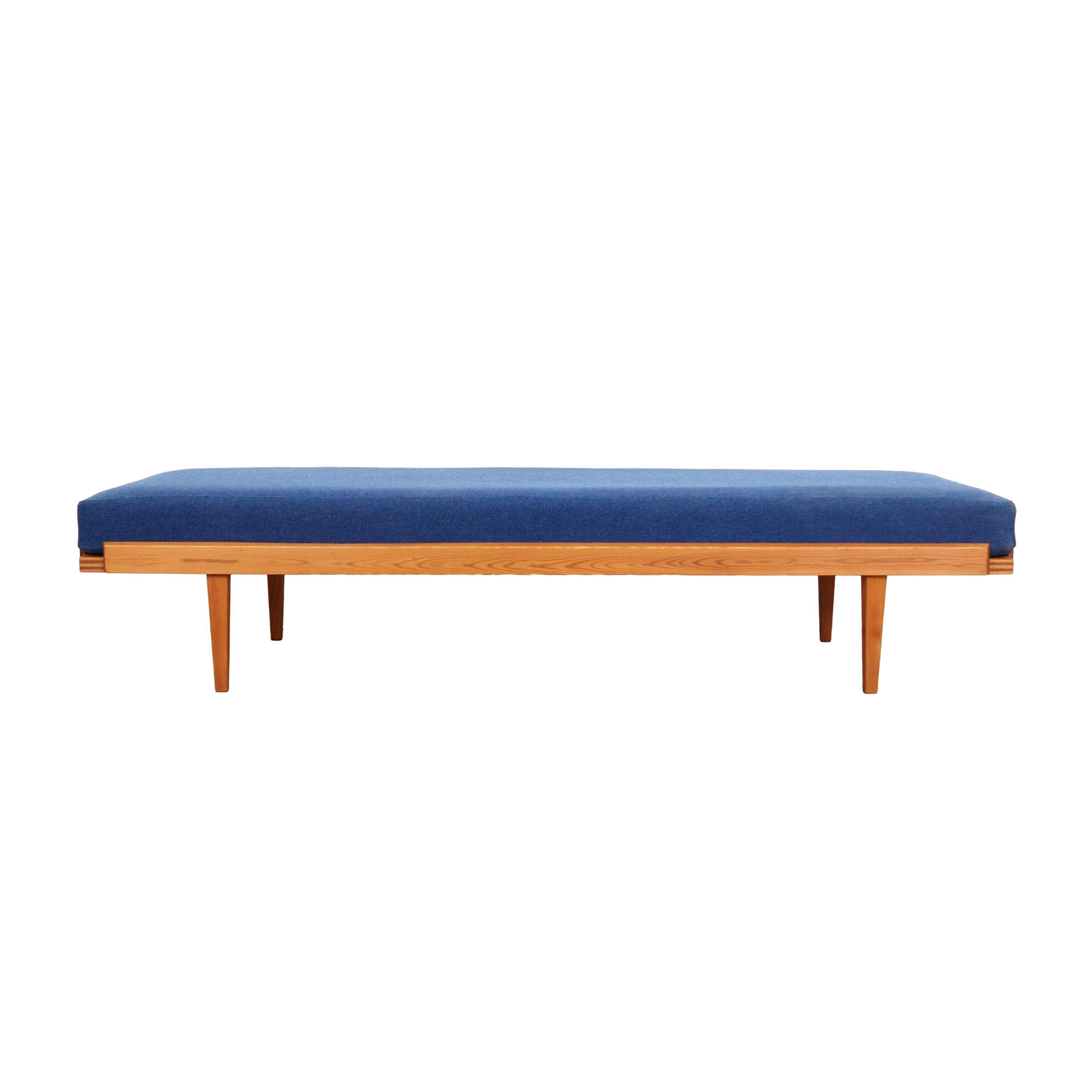 Pine daybed, Danish design, 1970s, manufactured by Horsens Møbelfabrik