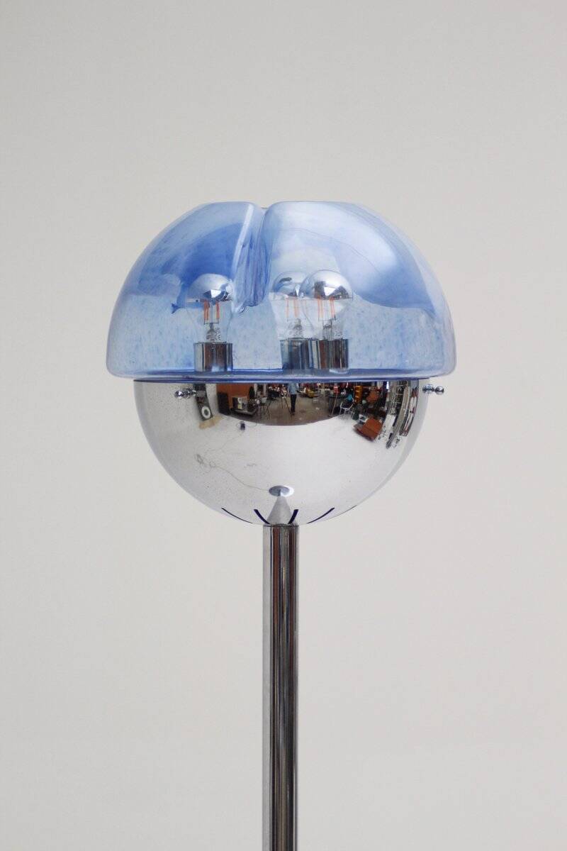 Lampadaire en chrome et verre de Murano bleu, 1970s