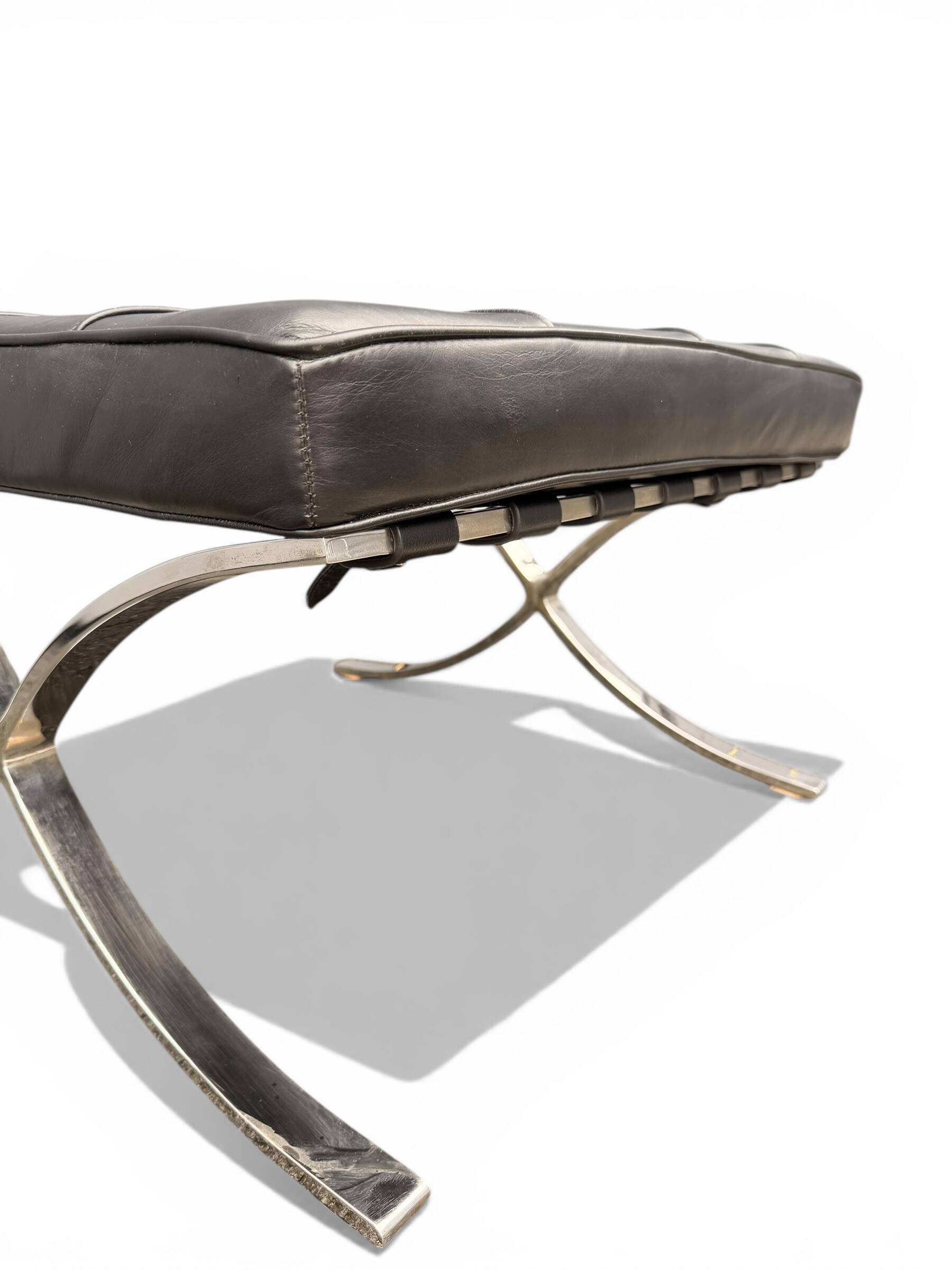 Ottoman Barcelona Original Knoll - Black Leather & Chrome - Design 1929