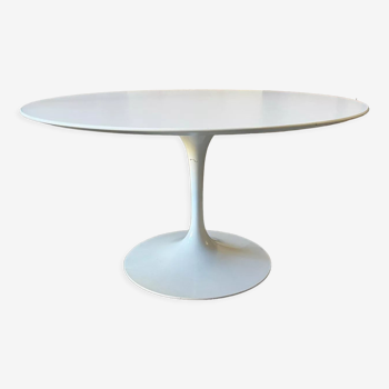 Table 137 Eero Saarinen knoll studio