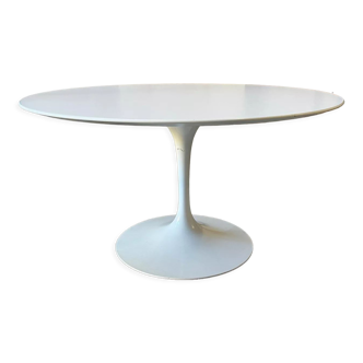 Table 137 Eero Saarinen knoll studio