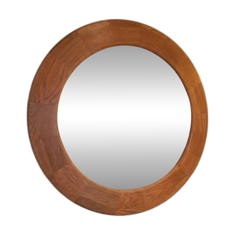 Round wall mirror made of solid wood