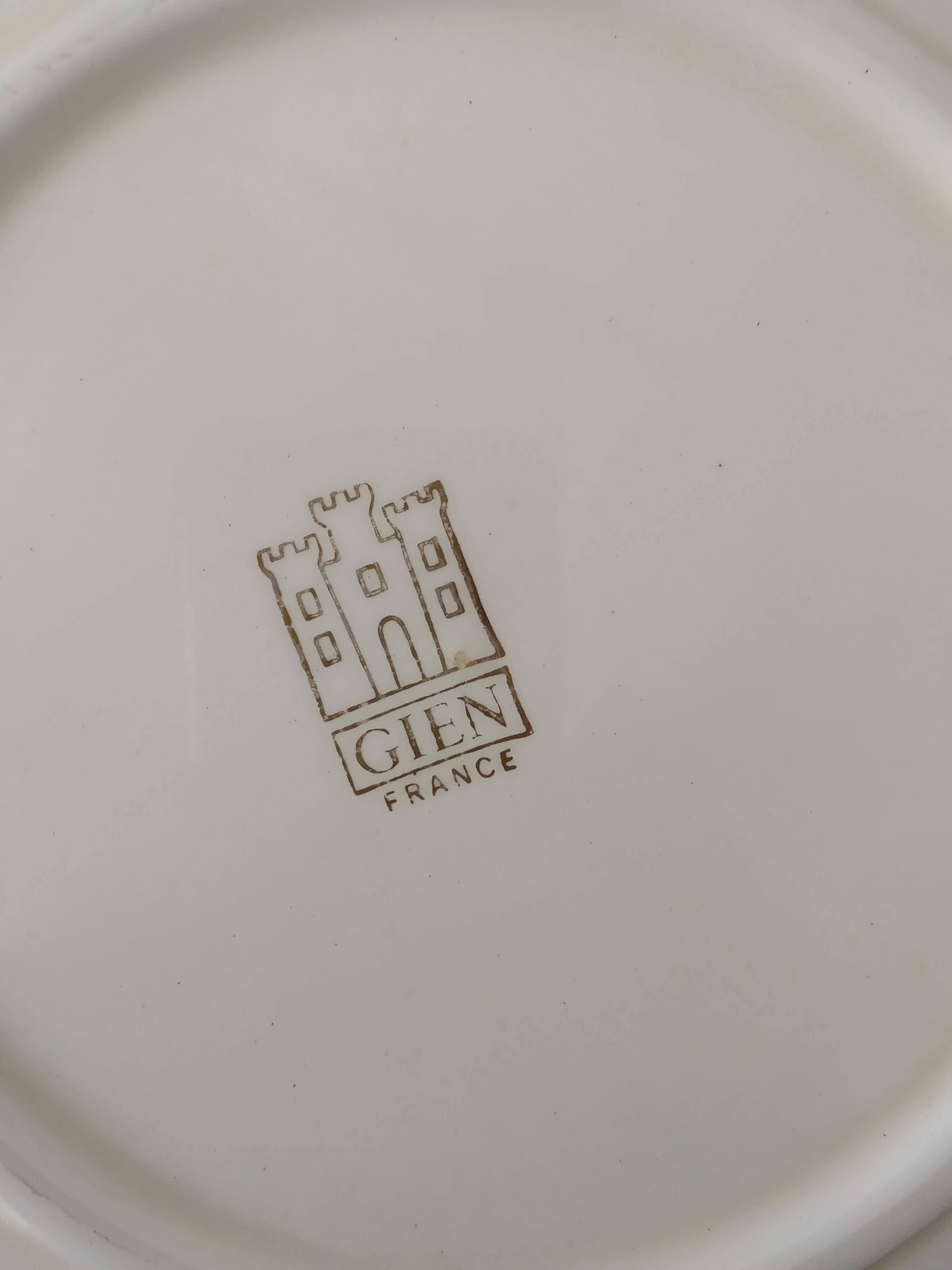 Set of 8 vintage Gien earthenware plates from the 70s with a floral pattern.