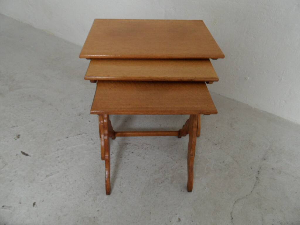 Vintage nest of 3 sidetables mimiset