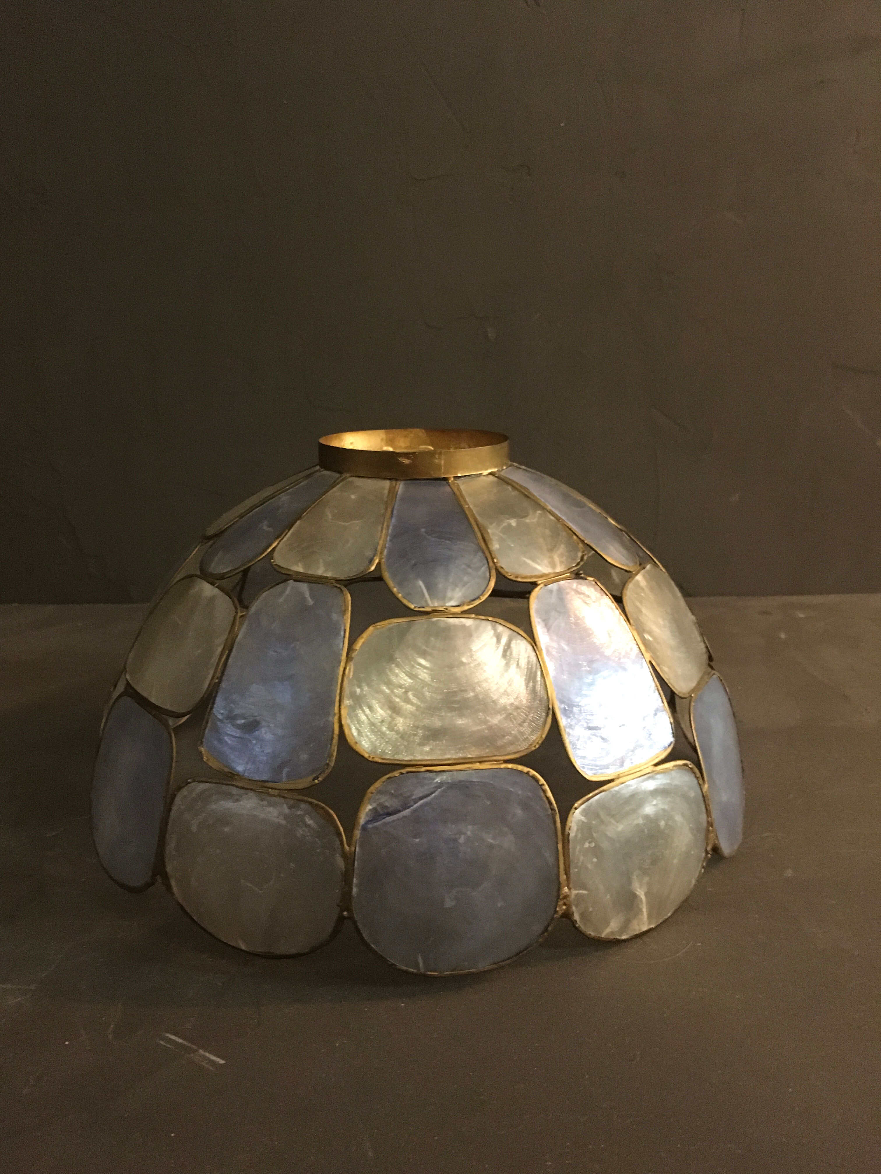 Blue mother-of-pearl hanging lamp