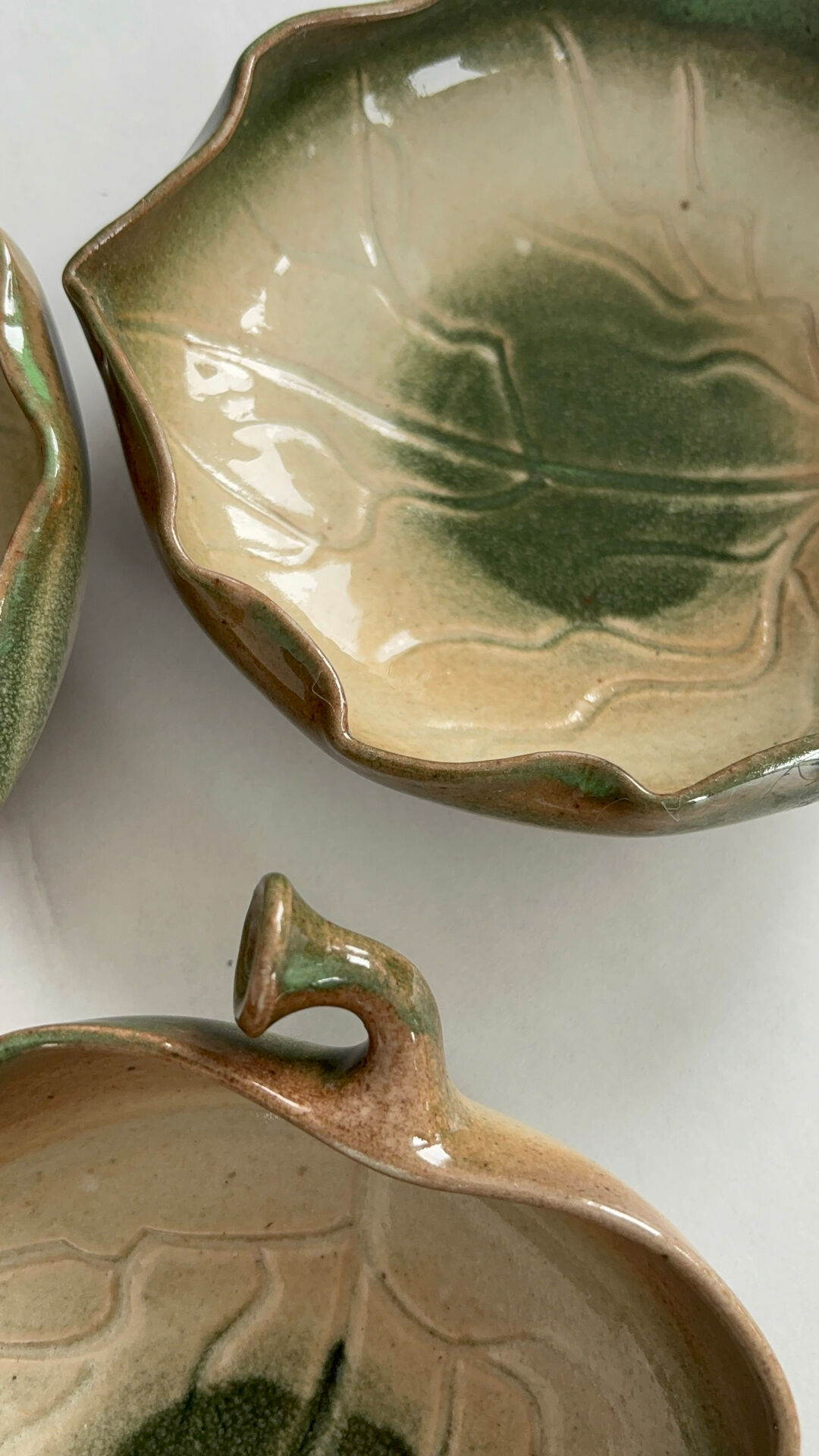 Set of 3 vintage ceramic leaf-shaped dishes, catchalls.