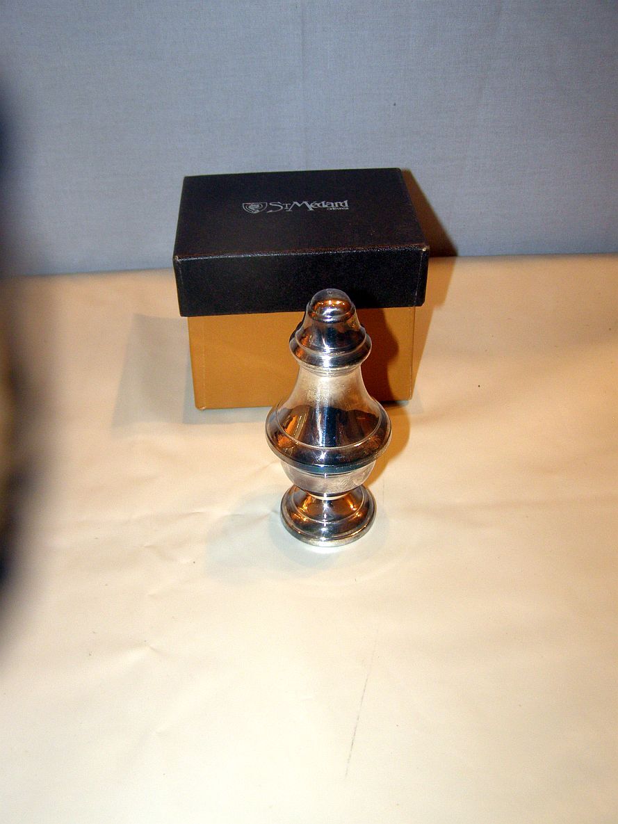 SALIERE EN METAL ARGENTE et VERRE 2 COMPARTIMENTS DECOR BIEN TRAVAILLE
