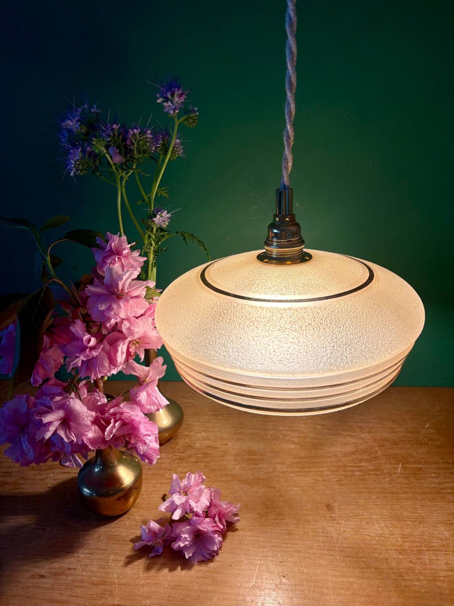 Suspension vintage lampshade in frosted yellow and gold glass