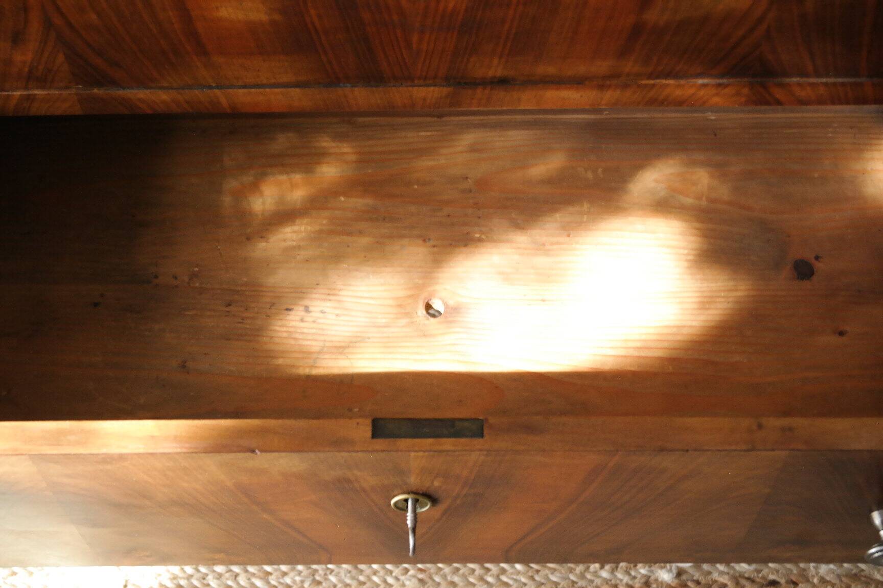Commode basse en noyer, XXème