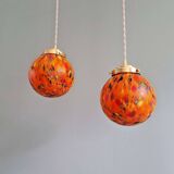 Duo de suspensions Art Déco en verre moucheté multicolore, 1930