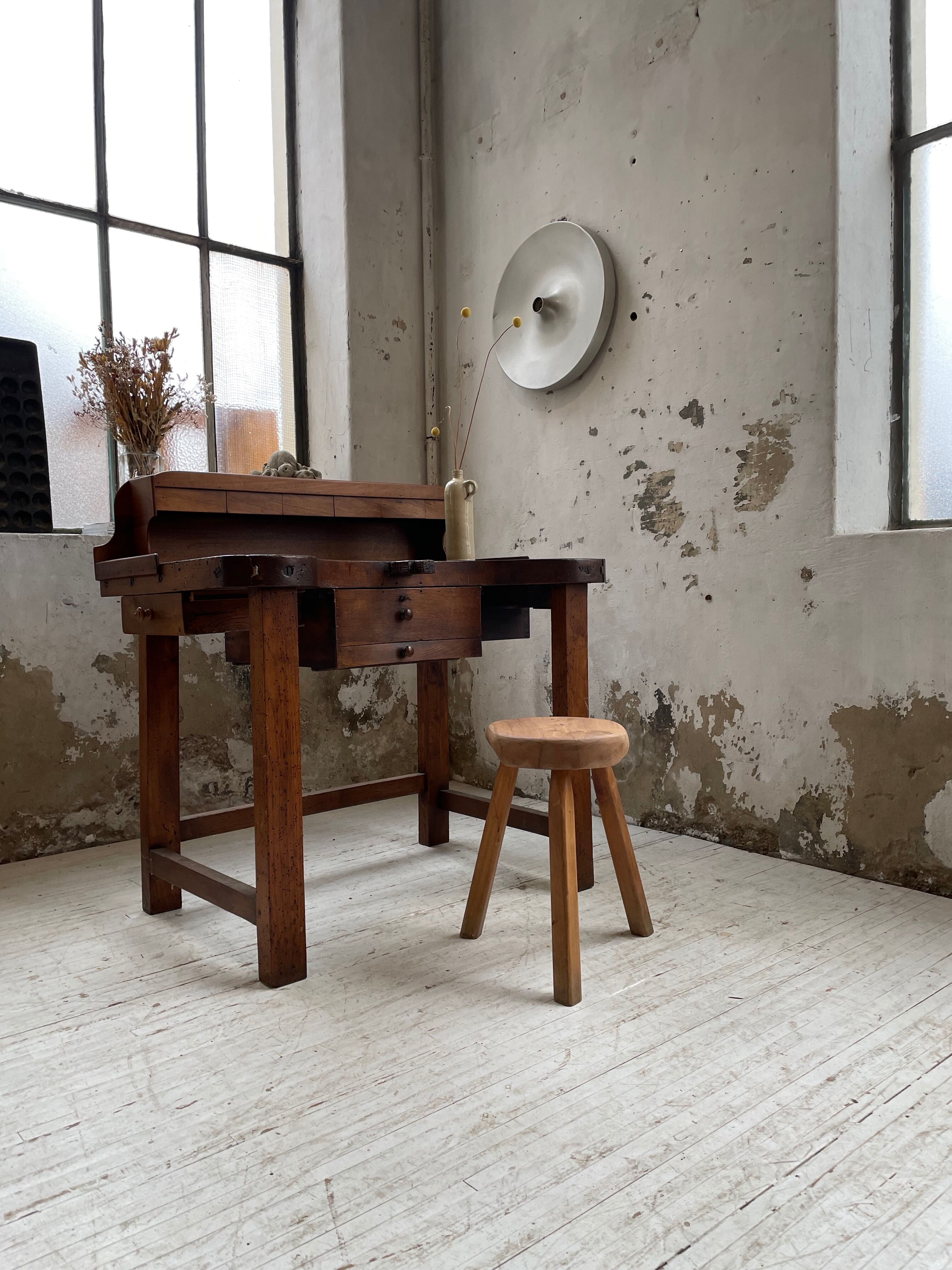 Establishment of jeweler XIXth oak