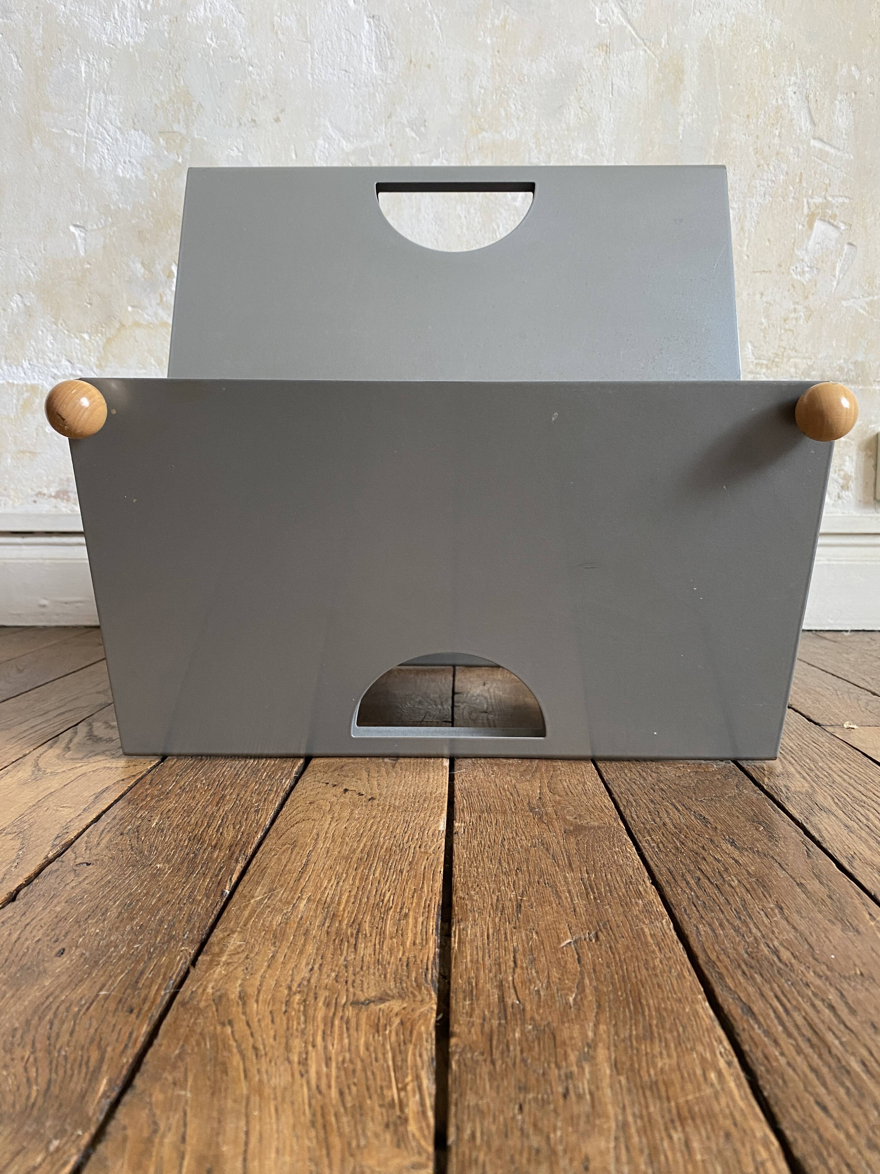 Memphis style magazine rack