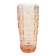 Vase en forme d'enveloppe, style mid-century modern, en verre pressé rose, Ząbkowice, Pologne, années 1970.