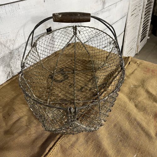 Harvest basket in braided iron & wood