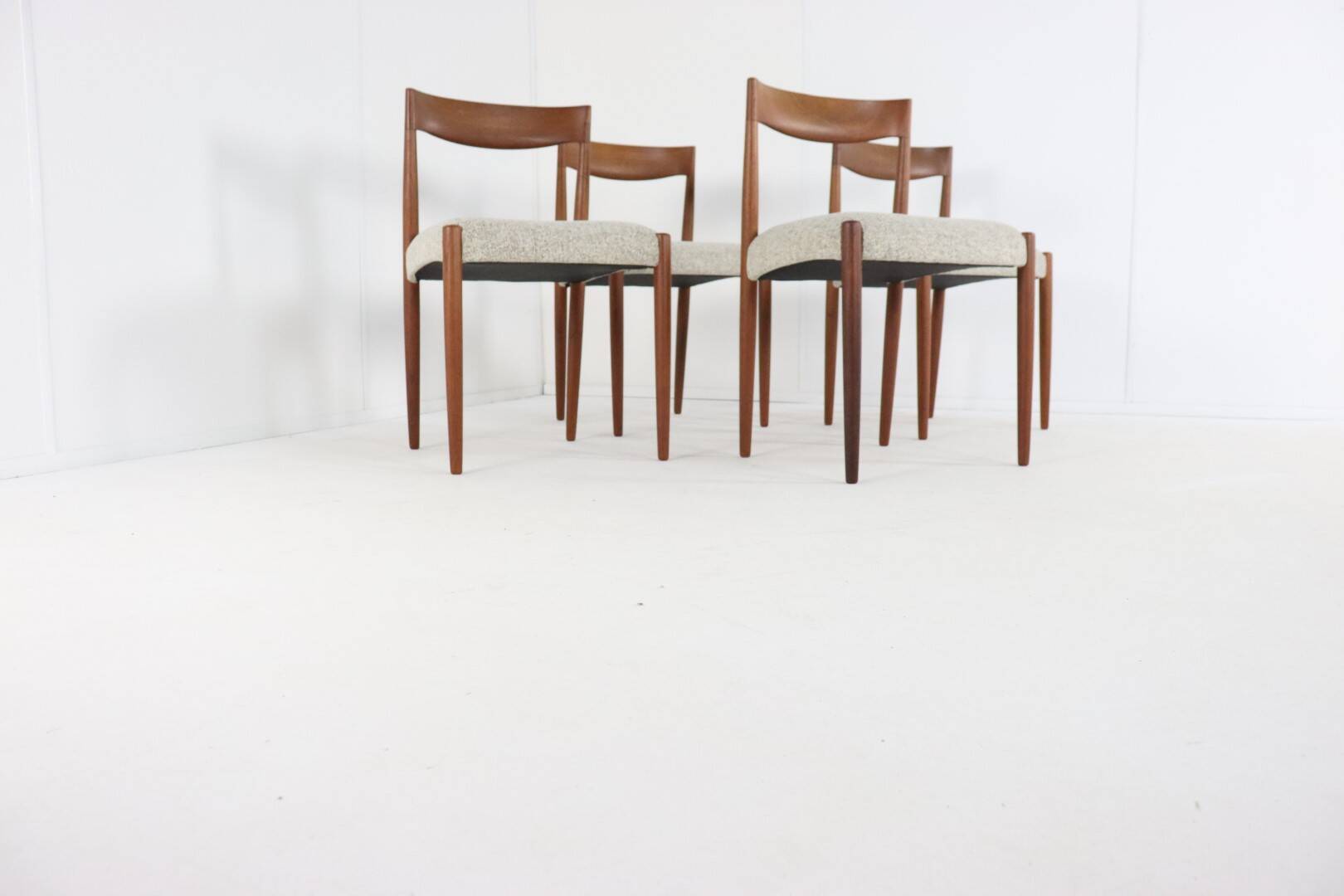 Set of 4 JCA Jensen chairs ‘Hornum’ design danois