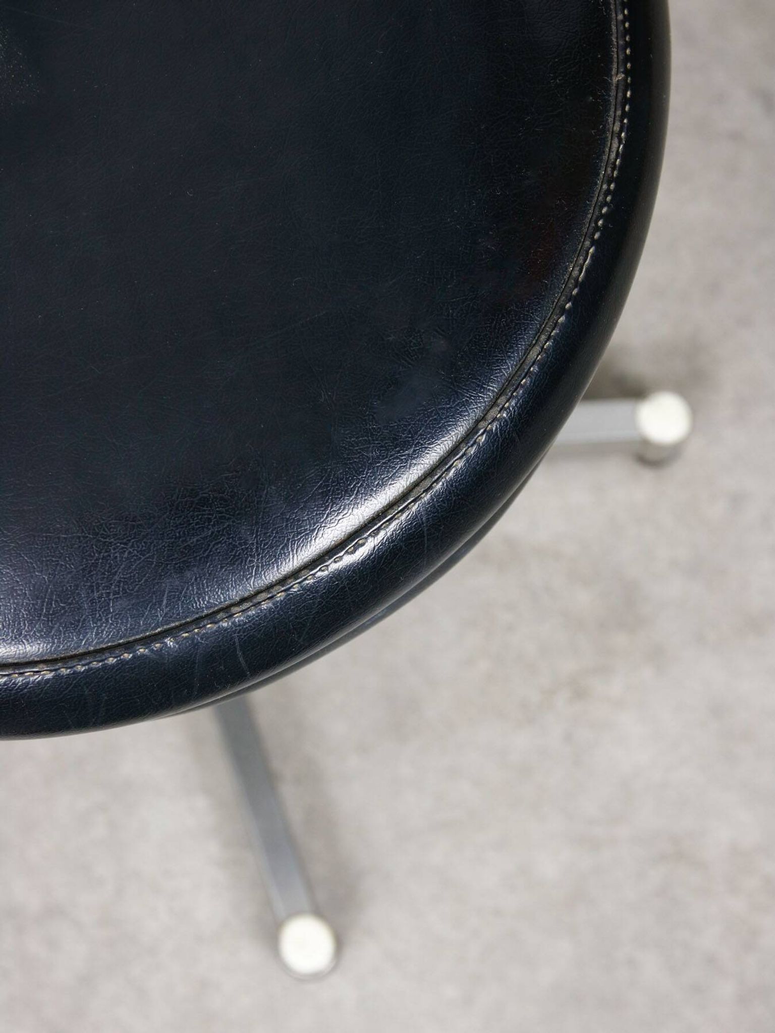 Tabouret pivotant Bauhaus moderniste en chrome, années 1950