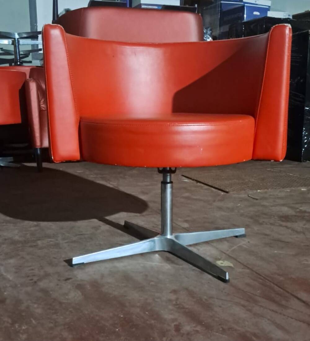 Orange leather armchairs with aluminium cross legs vintage #knoll#vitra#lex