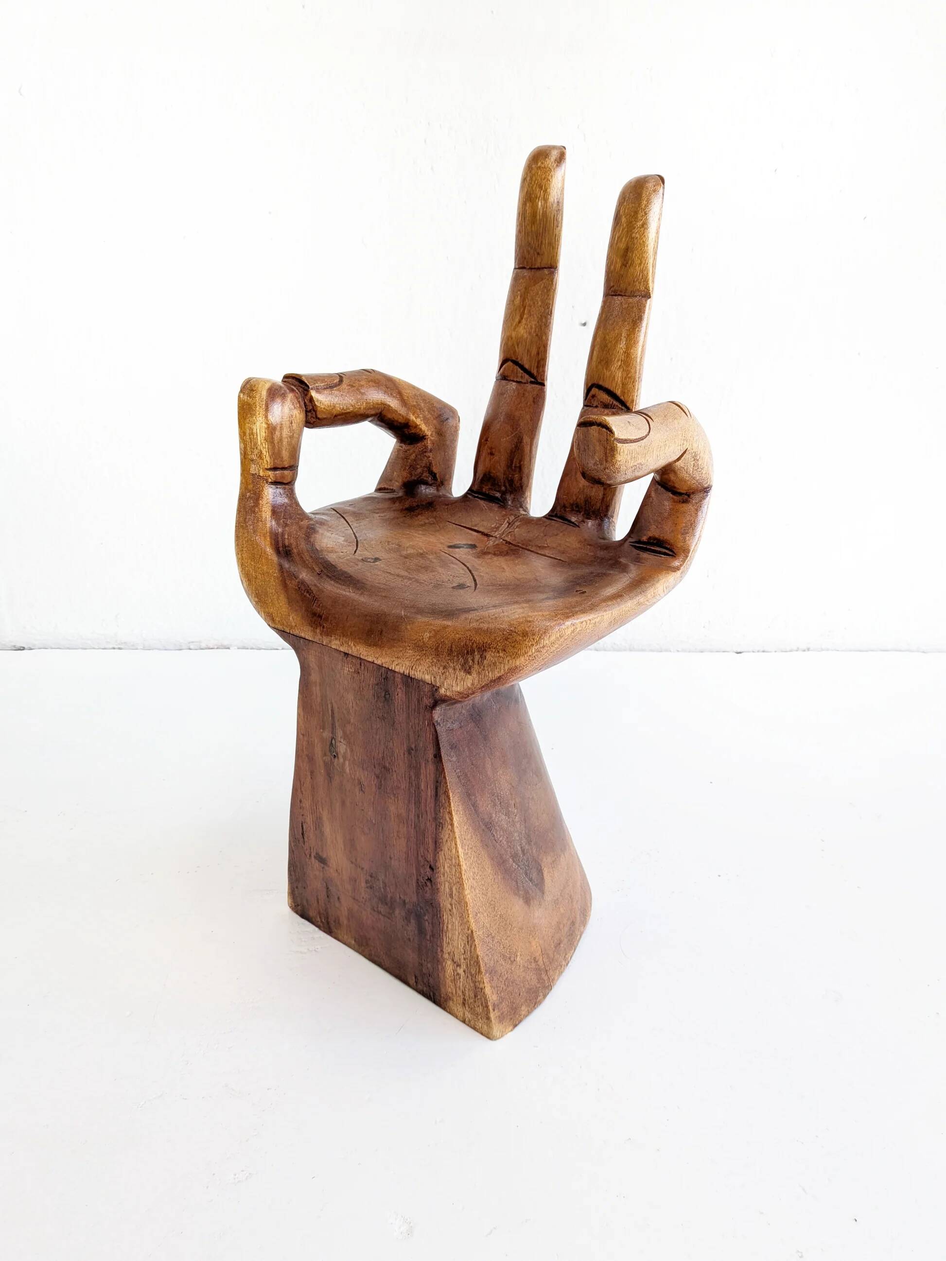 Table d'appoint en bois de suar façonnée à la main, années 1970