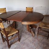 Old table with central leg, small casters, 2 extensions