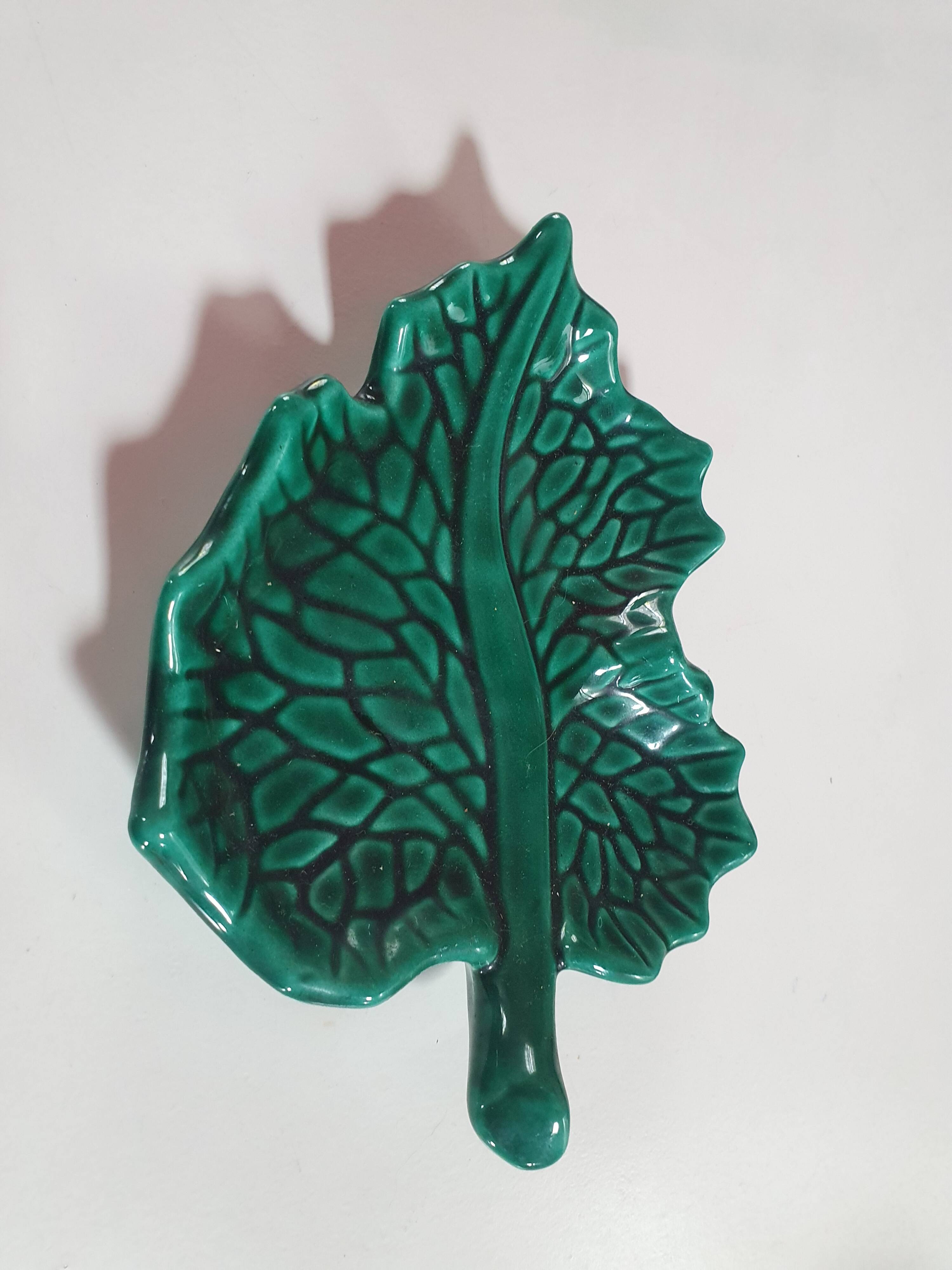 Empty pocket dish in green ceramic barbotine in Ferlay Vallauris, a small sparkle 17cm by 14cm